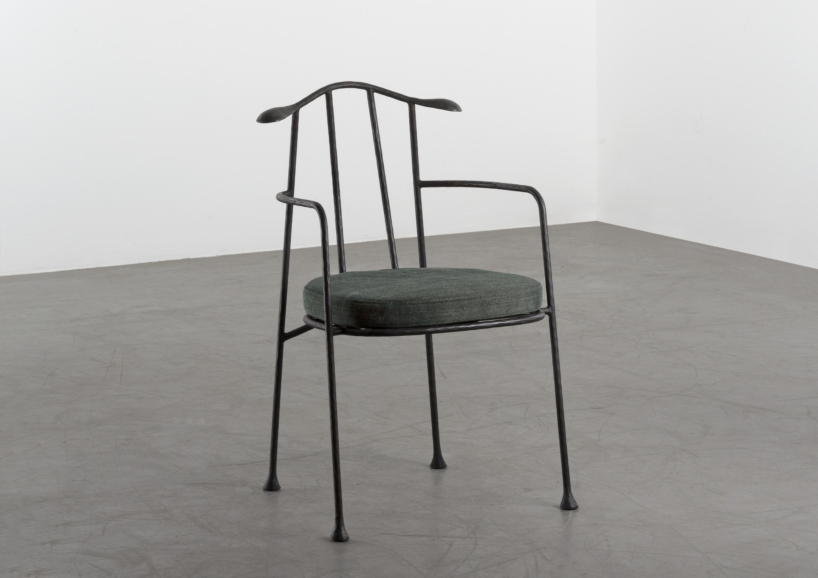 05 STADLER Hanger Chair 01 hor.